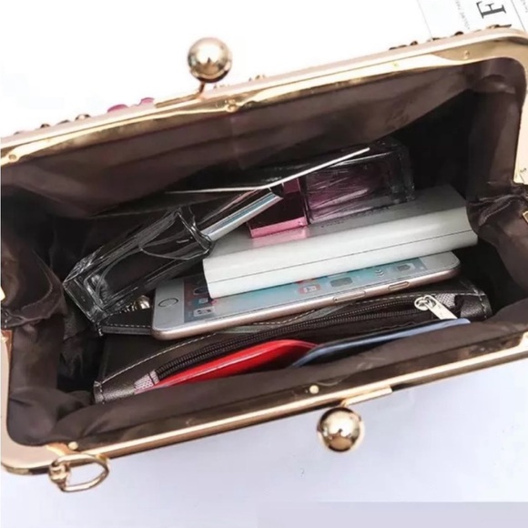 Flower Applique Kiss Lock PU Leather Bag (Pink) - Picture 4 of 5